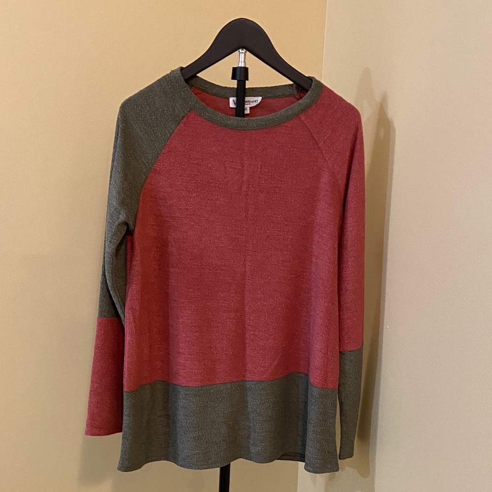 WONDERLAND Long Sleeve Top